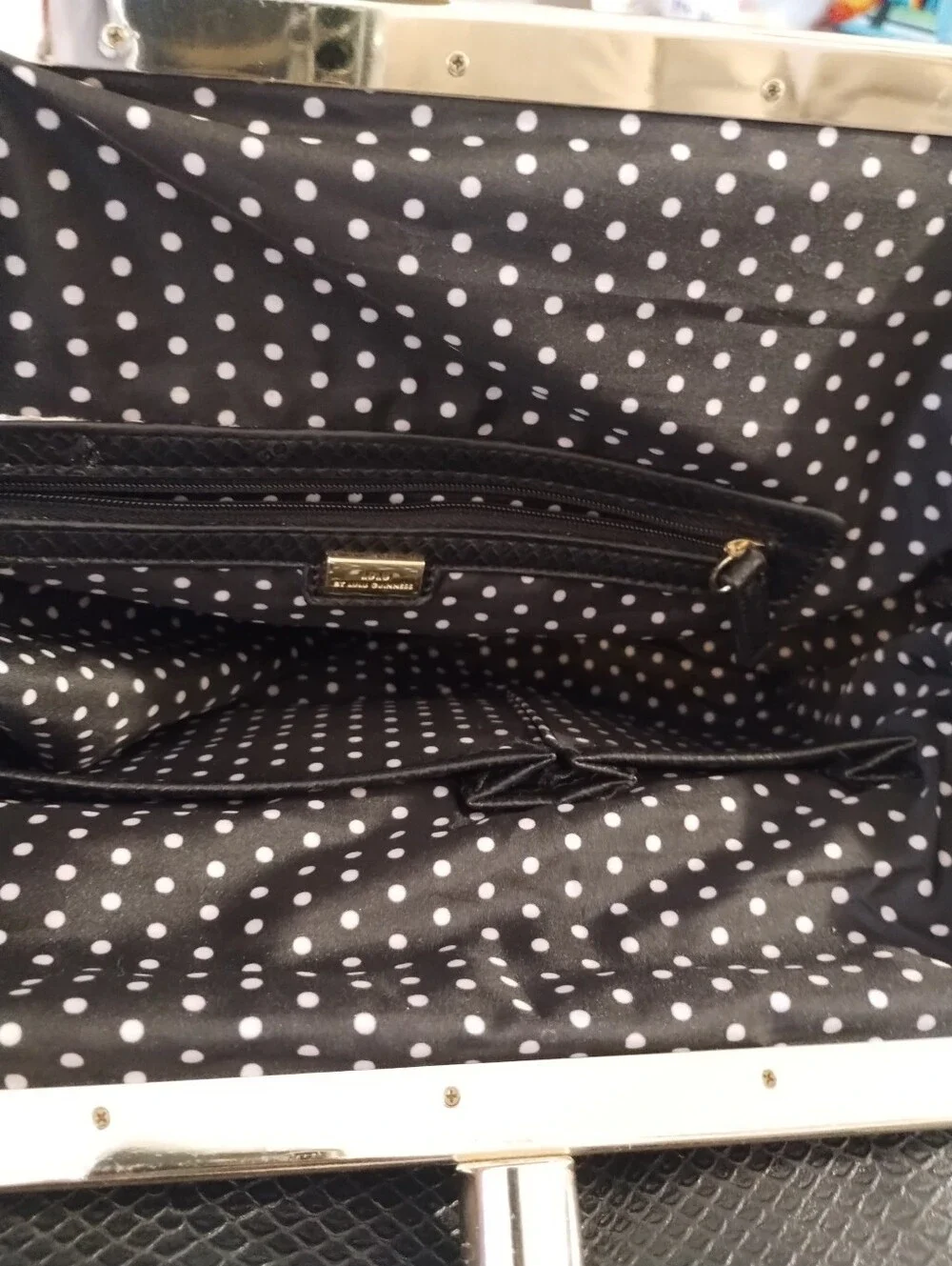 LuLu By LuLu Geniuss Black Leather Snake Skin; Kiss Lock Chainlink Stachel
